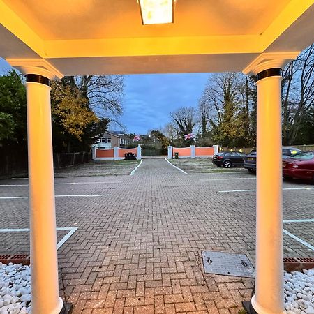 All Seasons Gatwick Guest House & Parking ฮอร์เลย์ ภายนอก รูปภาพ