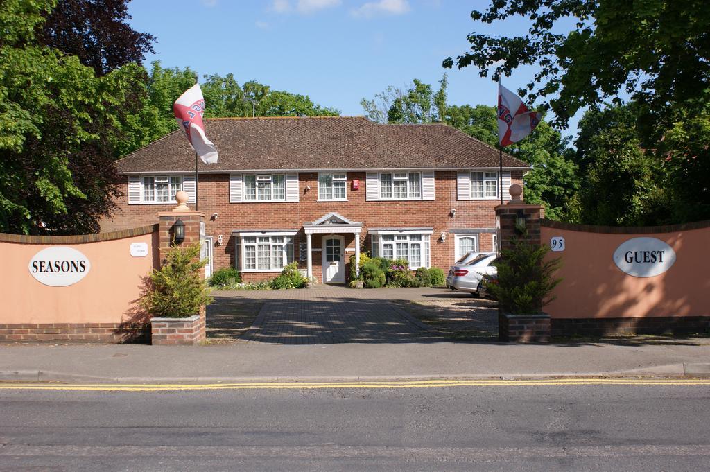 All Seasons Gatwick Guest House & Parking ฮอร์เลย์ ภายนอก รูปภาพ