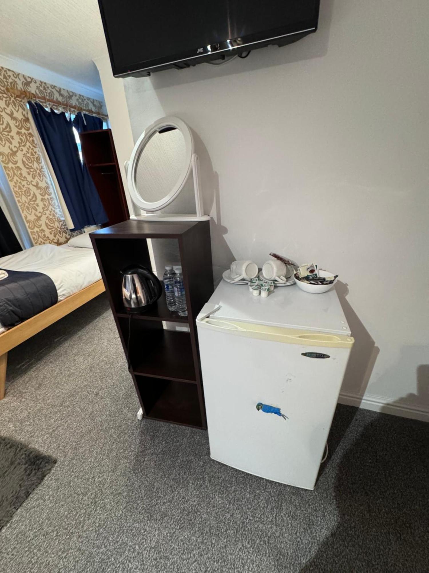 All Seasons Gatwick Guest House & Parking ฮอร์เลย์ ภายนอก รูปภาพ