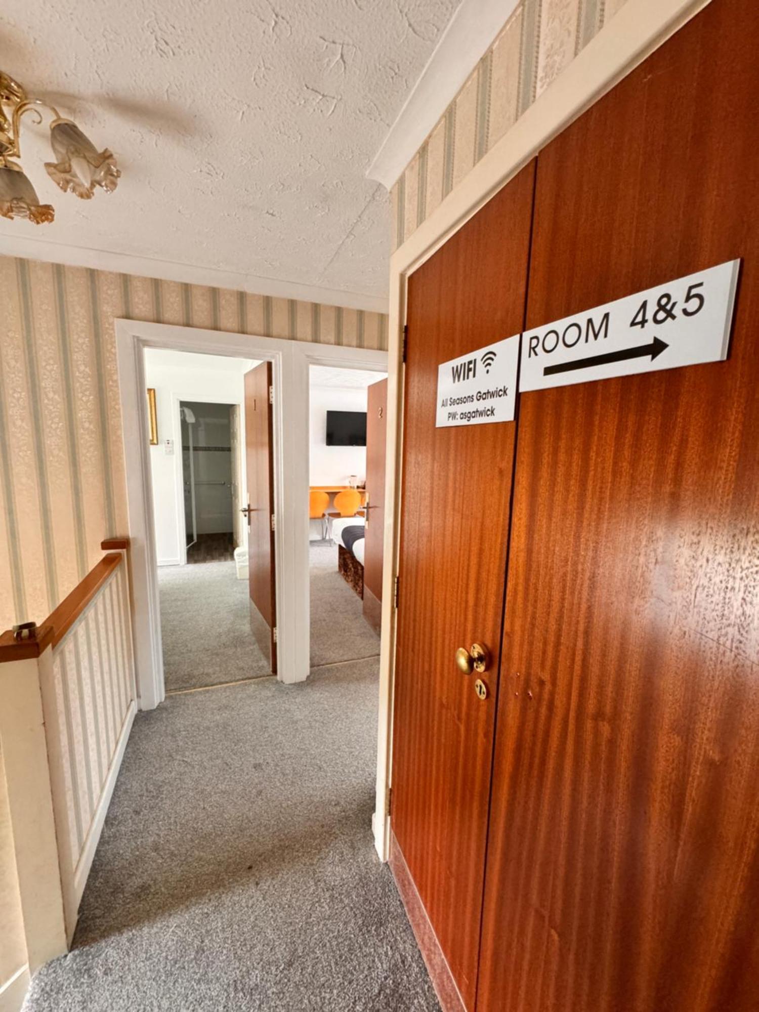 All Seasons Gatwick Guest House & Parking ฮอร์เลย์ ภายนอก รูปภาพ