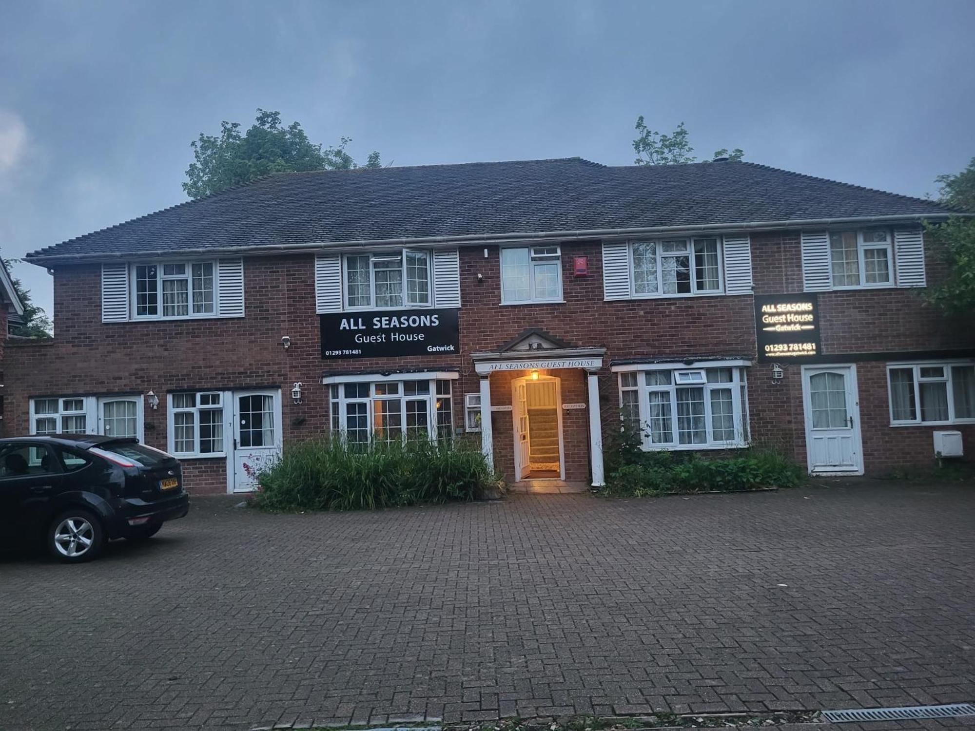 All Seasons Gatwick Guest House & Parking ฮอร์เลย์ ภายนอก รูปภาพ