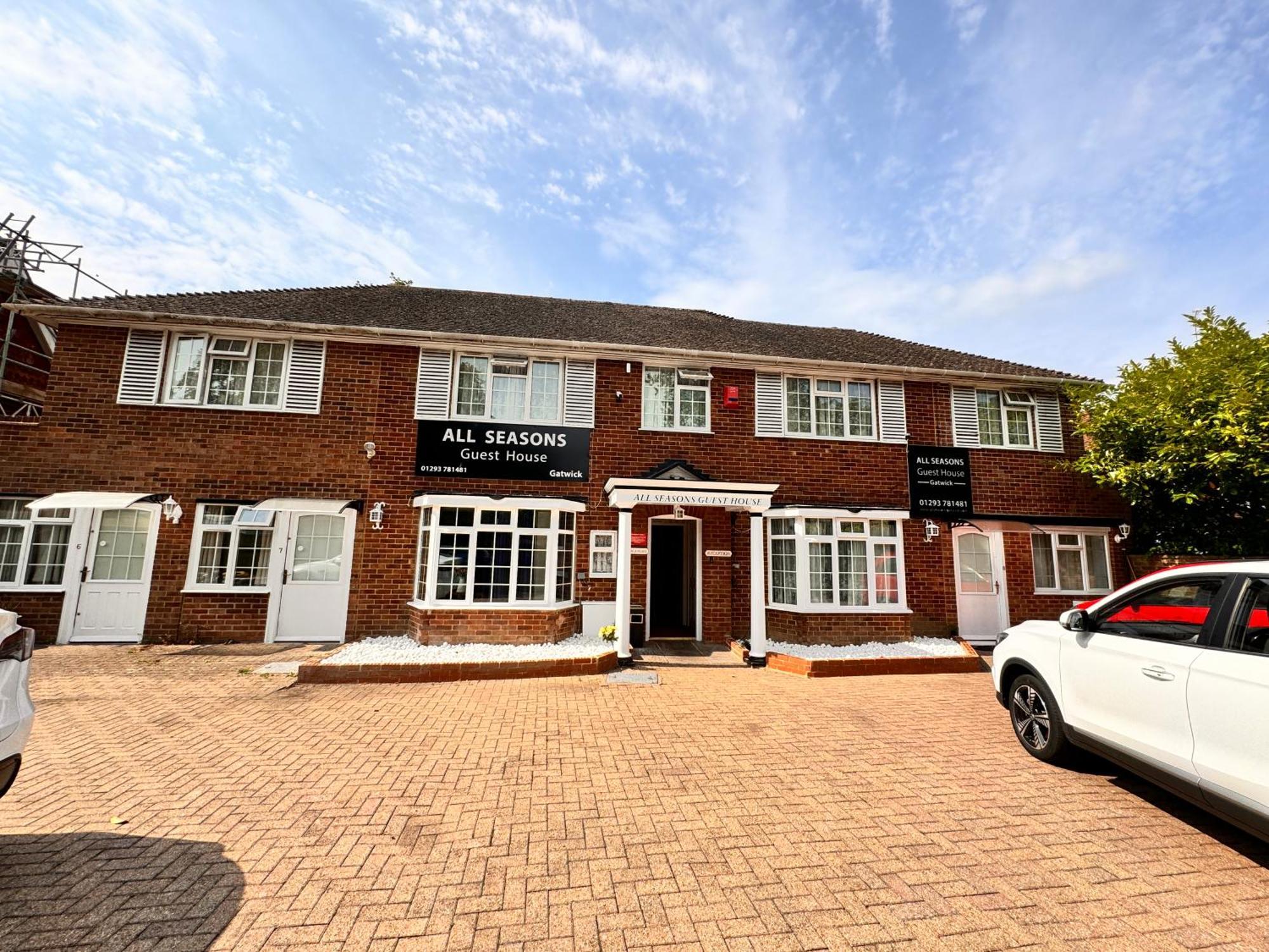 All Seasons Gatwick Guest House & Parking ฮอร์เลย์ ภายนอก รูปภาพ