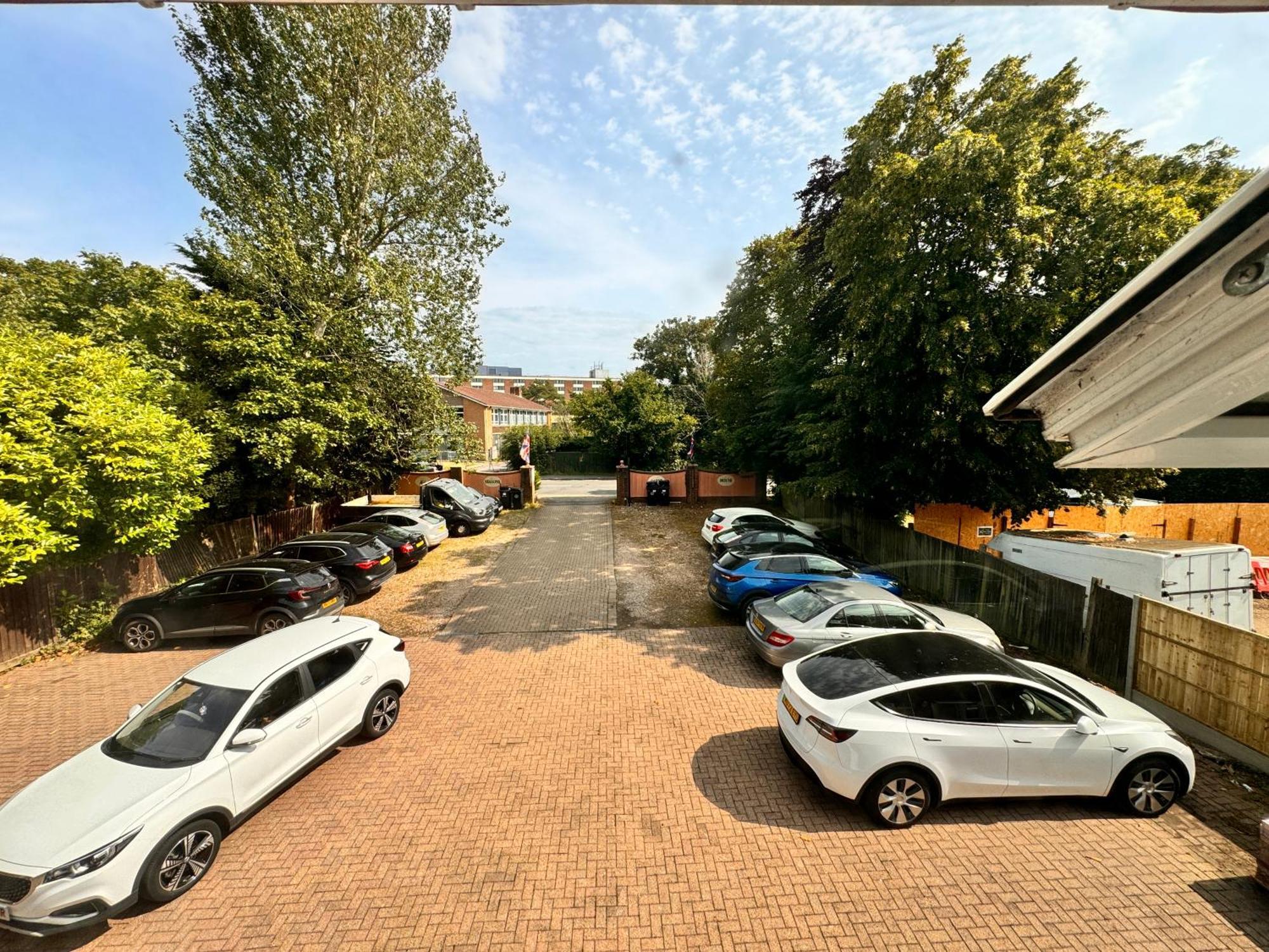 All Seasons Gatwick Guest House & Parking ฮอร์เลย์ ภายนอก รูปภาพ