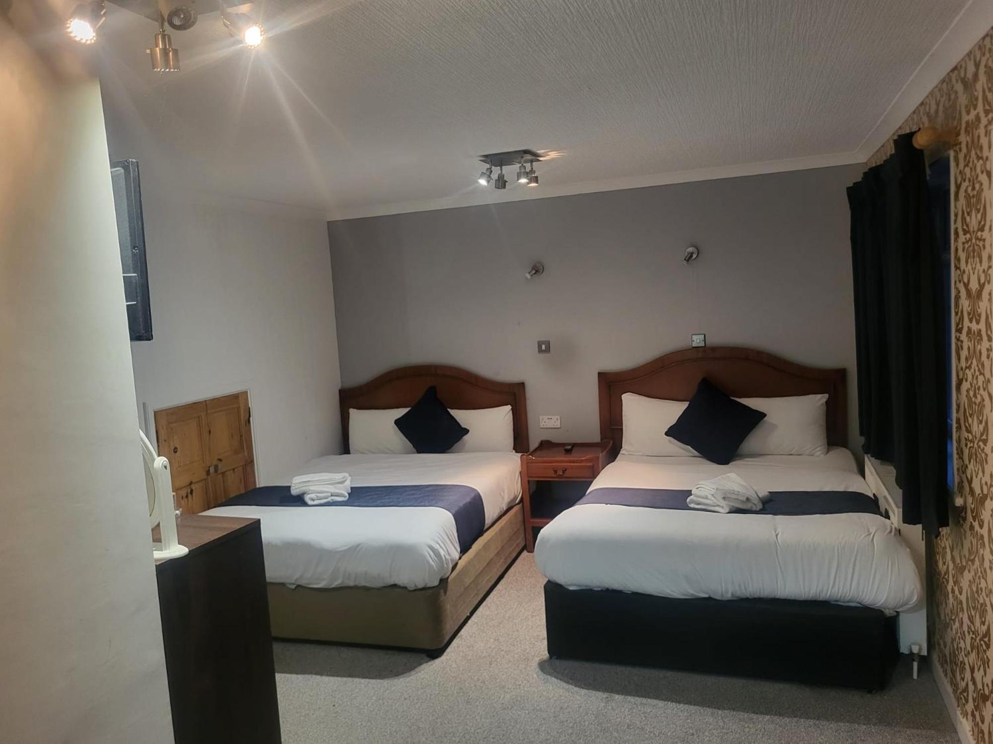 All Seasons Gatwick Guest House & Parking ฮอร์เลย์ ภายนอก รูปภาพ