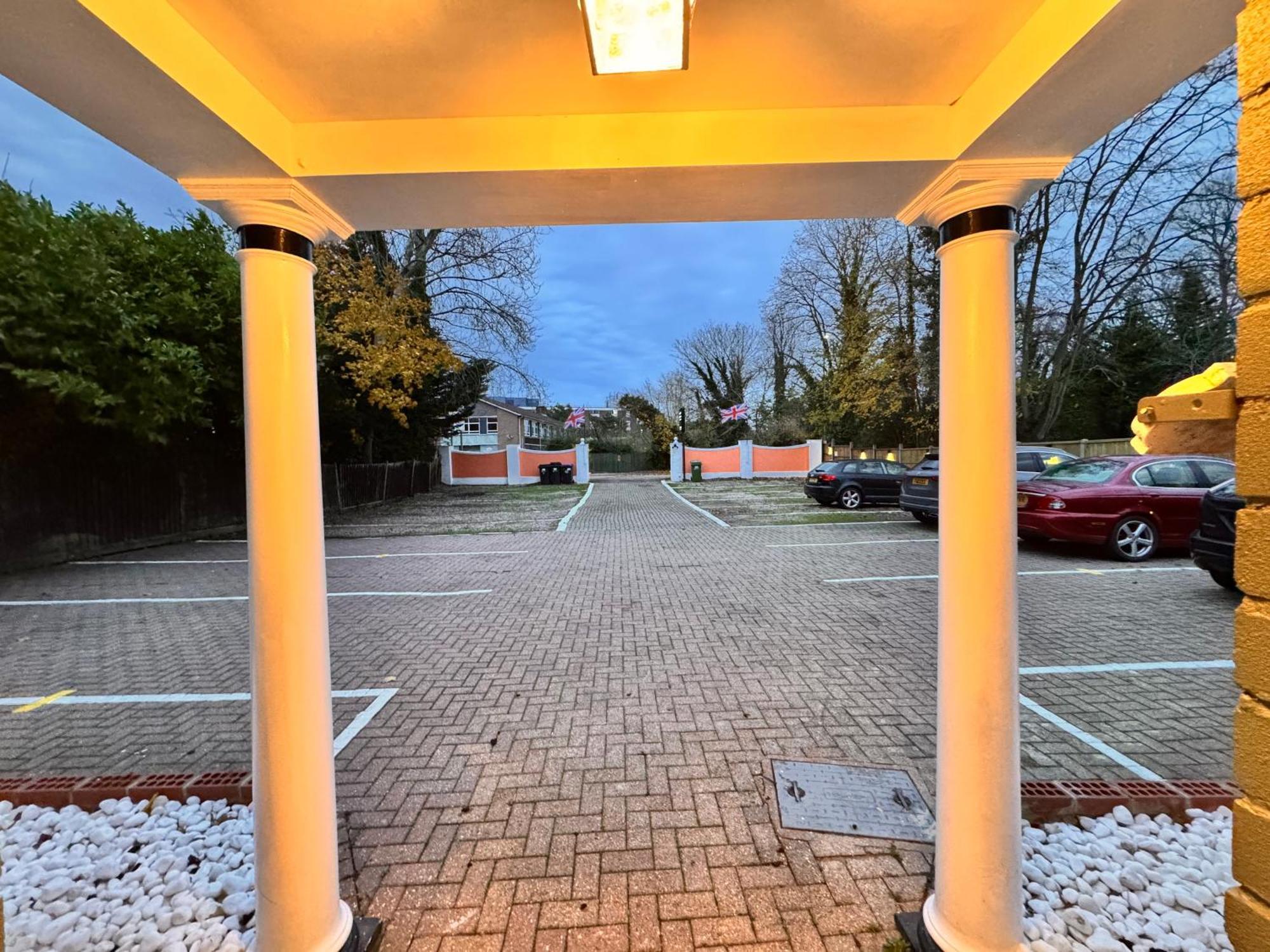 All Seasons Gatwick Guest House & Parking ฮอร์เลย์ ภายนอก รูปภาพ